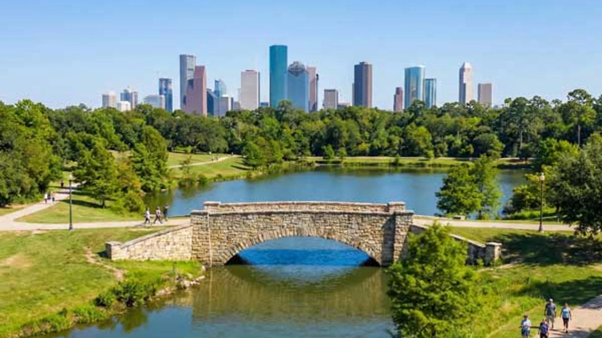 Automatic gate installation team near Memorial City Mall and Memorial Park in Memorial, TX
